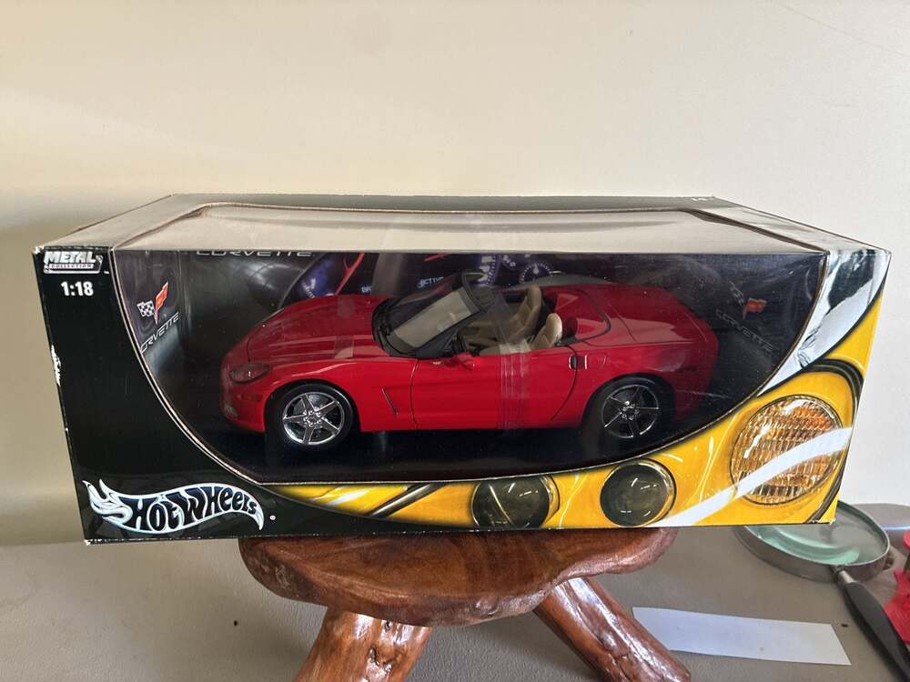Hot Wheels 1:18 Scale Chevrolet Corvette C6 Convertible Red Diecast Model